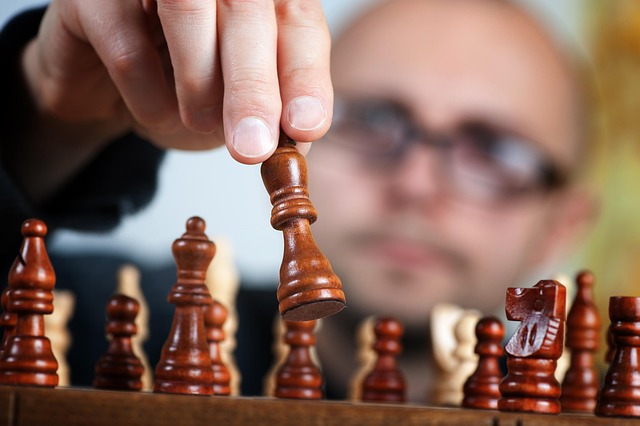 AI棋局:<br>頂尖象棋AI助你突破瓶頸